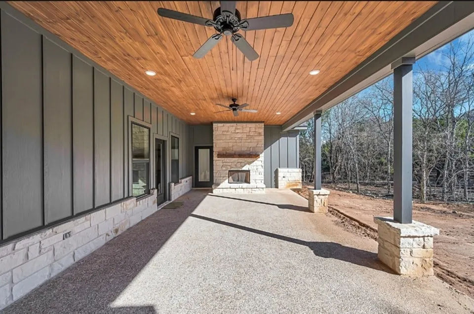 Larsen Homes & Consulting Waco Texas Outdoor Kitchen & Spacious Entertaining