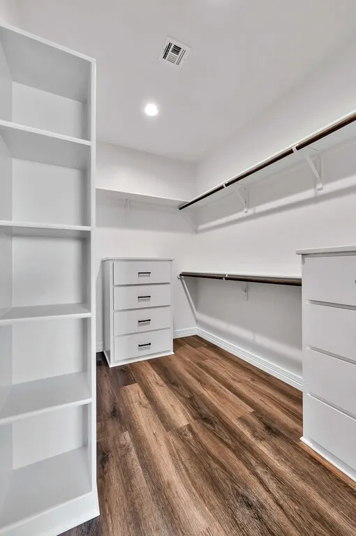 Larsen Homes & Consulting Waco Texas Isolated Master Suite Walk-in Closets